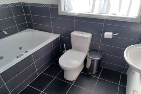 Photo of property in 16 Borneo Drive, Fairview Heights, Auckland, 0632