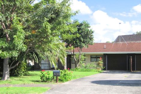 Photo of property in 2/18 Vivian Wilson Drive, Eastern Beach, Auckland, 2012