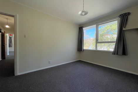 Photo of property in 32 Ngaio Road, Kelburn, Wellington, 6012