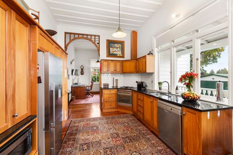 Photo of property in 46 Forest Lake Road, Forest Lake, Hamilton, 3200