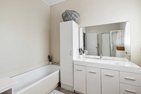 Photo of property in 17 Nicholson Avenue, Papatoetoe, Auckland, 2025