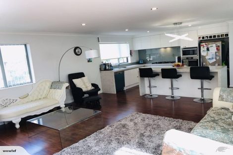 Photo of property in 1 Bangla Place, Massey, Auckland, 0614