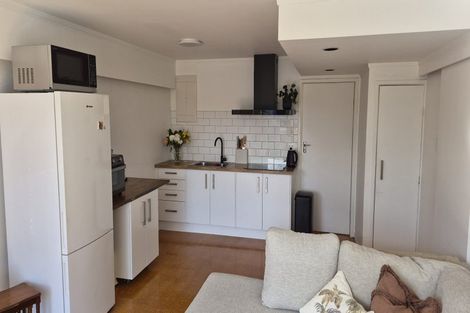 Photo of property in 5 Madison Place, Forrest Hill, Auckland, 0620