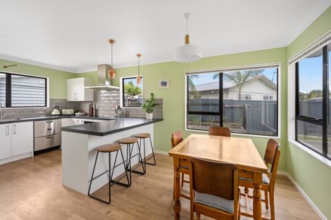 Photo of property in 15 Duckworth Crescent, Greenmeadows, Napier, 4112