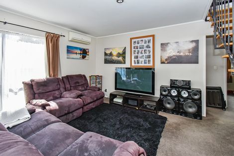 Photo of property in 1/100 Wattle Farm Road, Wattle Downs, Auckland, 2103
