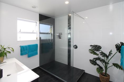 Photo of property in 5 Chisholm Place, Carterton, 5713