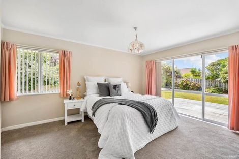Photo of property in 9 Javelin Place, West Harbour, Auckland, 0618