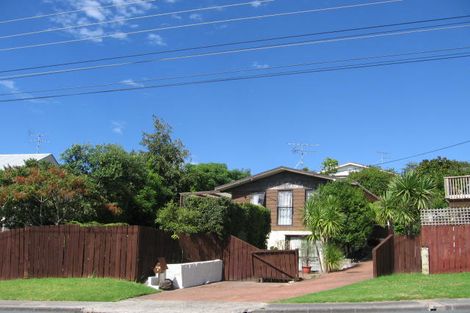 Photo of property in 2/863 Beach Road, Waiake, Auckland, 0630