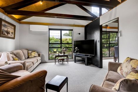 Photo of property in 19a John Guthrie Place, Merrilands, New Plymouth, 4312