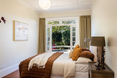 Photo of property in 22 Ridge Lane, New Plymouth, 4310