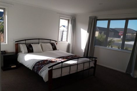 Photo of property in 11 Kaurinui Crescent, One Tree Point, 0118