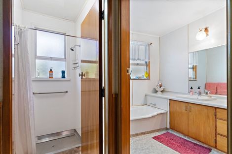 Photo of property in 13 Fairbrother Street, Carterton, 5713