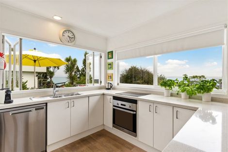 Photo of property in 1/94 Island Bay Road, Beach Haven, Auckland, 0626