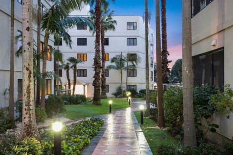 Photo of property in 1i/175 Hurstmere Road, Takapuna, Auckland, 0622