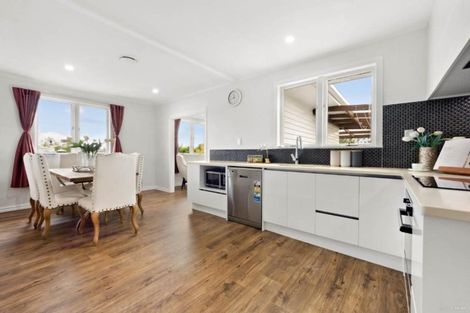 Photo of property in 5 Maui Pomare Street, Blockhouse Bay, Auckland, 0600