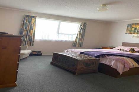 Photo of property in 66 Fyvie Avenue, Tawa, Wellington, 5028