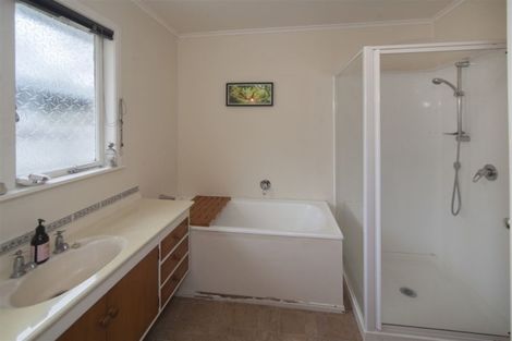 Photo of property in 643a Swanson Road, Swanson, Auckland, 0612