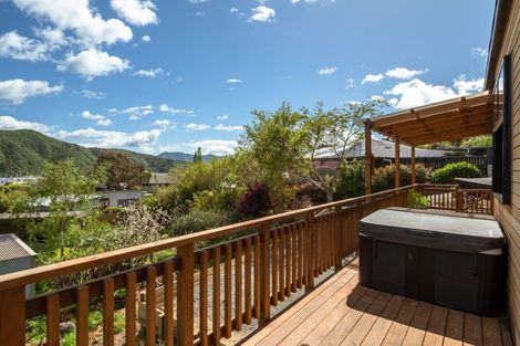 Photo of property in 30 Waimarama Street, Waikawa, Picton, 7220