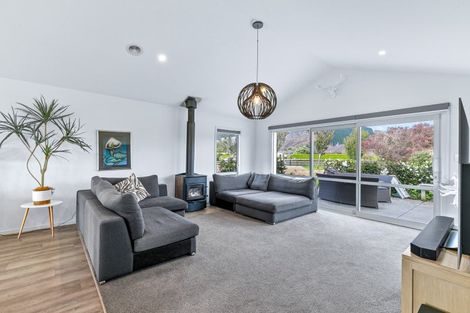 Photo of property in 76 Pohutukawa Drive, Levin, 5571