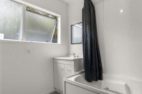 Photo of property in 99 Kemp Road, Massey, Auckland, 0614