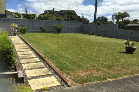 Photo of property in 1/104 East Coast Road, Forrest Hill, Auckland, 0620