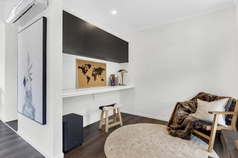 Photo of property in 15 Maple Grove, Kingston, Wellington, 6021