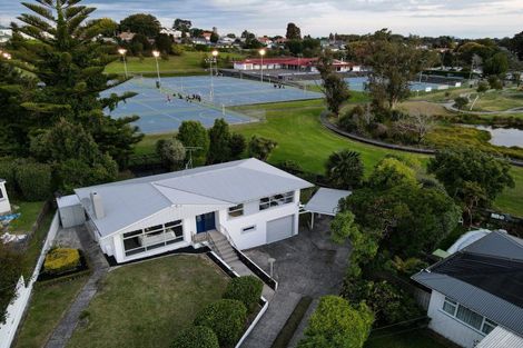 Photo of property in 1 Kingsway Crescent, Forest Lake, Hamilton, 3200