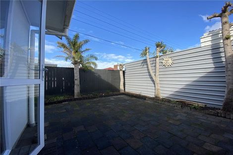 Photo of property in 2/127 Swanson Road, Henderson, Auckland, 0610