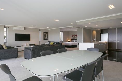 Photo of property in 1/225 Lake Terrace, Waipahihi, Taupo, 3330