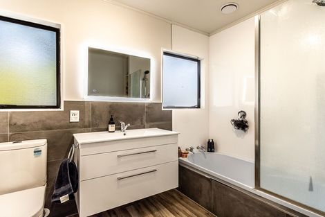 Photo of property in 323 Mazengarb Road, Paraparaumu, 5032