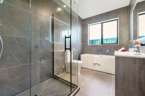 Photo of property in 14 Emerald Avenue, Rosehill, Papakura, 2113