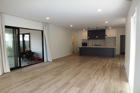 Photo of property in 5 Syd Grant Crescent, Orewa, 0931