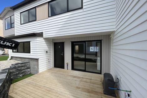 Photo of property in 5/535 Swanson Road, Ranui, Auckland, 0612