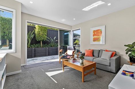 Photo of property in 2/49 Seaview Road, Castor Bay, Auckland, 0620