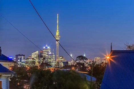 Photo of property in 8 Coronation Street, Belmont, Auckland, 0622