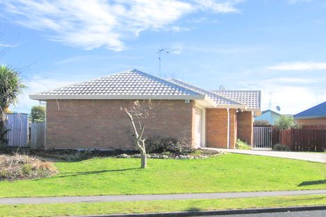 Photo of property in 6 Shannon Place, Nawton, Hamilton, 3200