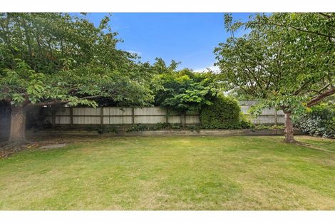 Photo of property in 17 Sutton Place, Dallington, Christchurch, 8061