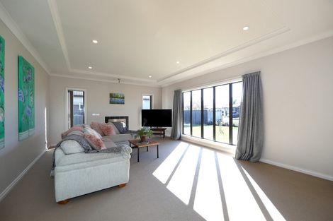 Photo of property in Heynes Place, 28 Heynes Place, Clive, 4102