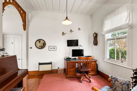 Photo of property in 46 Forest Lake Road, Forest Lake, Hamilton, 3200