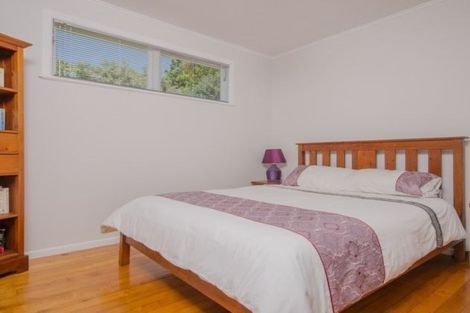 Photo of property in 3 Thuja Street, Green Bay, Auckland, 0604