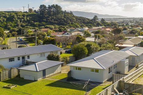 Photo of property in 46 Kaitawa Crescent, Paraparaumu, 5032