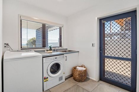 Photo of property in 32a Sunbrae Grove, Mount Maunganui, 3116