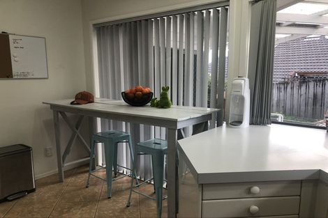 Photo of property in 2/4 Currell Way, Somerville, Auckland, 2014