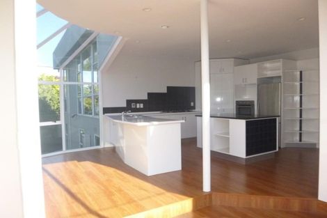 Photo of property in 18 London Road, Korokoro, Lower Hutt, 5012
