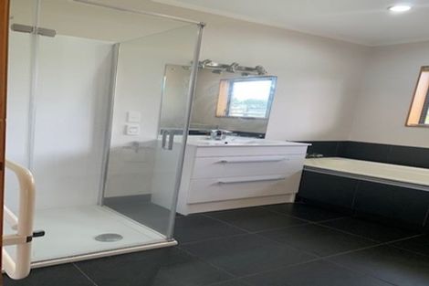 Photo of property in 454 Taupaki Road, Kumeu, 0892