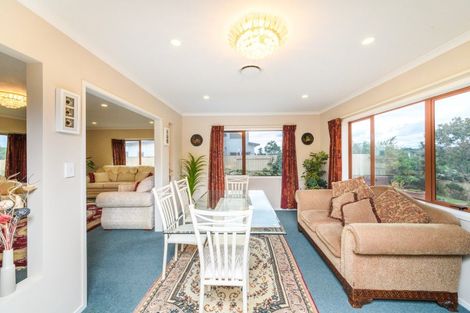 Photo of property in 12 Silkwood Place, Fitzherbert, Palmerston North, 4410