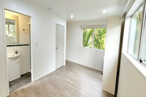 Photo of property in 100 Spinella Drive, Bayview, Auckland, 0629