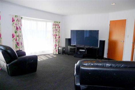 Photo of property in 8 Frank Frethey Place, Highlands Park, New Plymouth, 4312