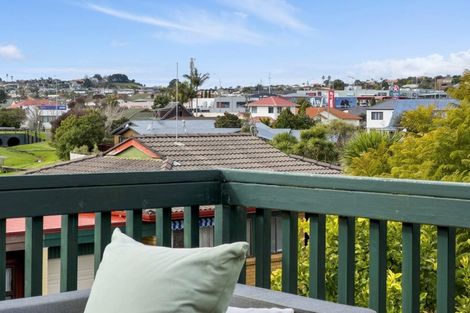 Photo of property in 56 Mirrabooka Avenue, Botany Downs, Auckland, 2010