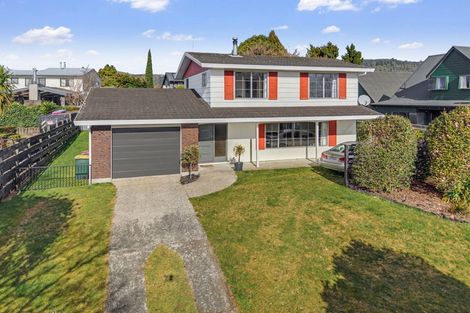 Photo of property in 35 Waitawa Place, Lynmore, Rotorua, 3010
